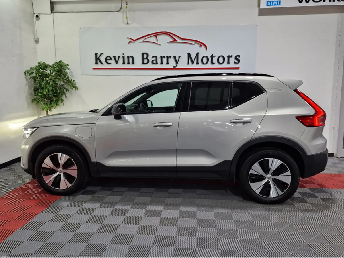 Volvo XC40 T4 RECHARGE PLUS DARK AUTOMATIC **ONE O - Image 4