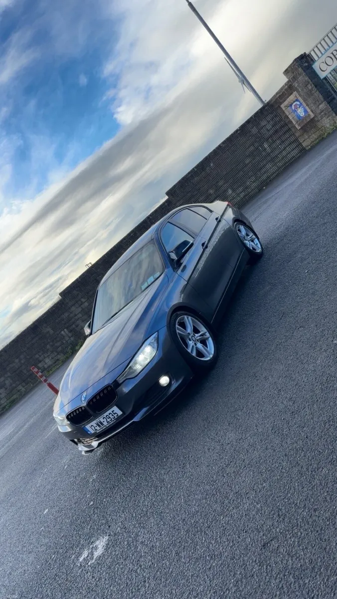 BMW 320d - Image 1