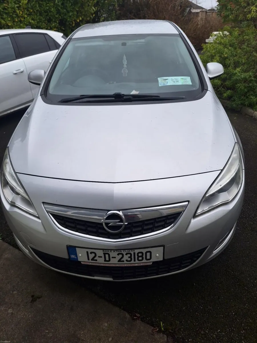 12 Opel Astra for sale - Image 1