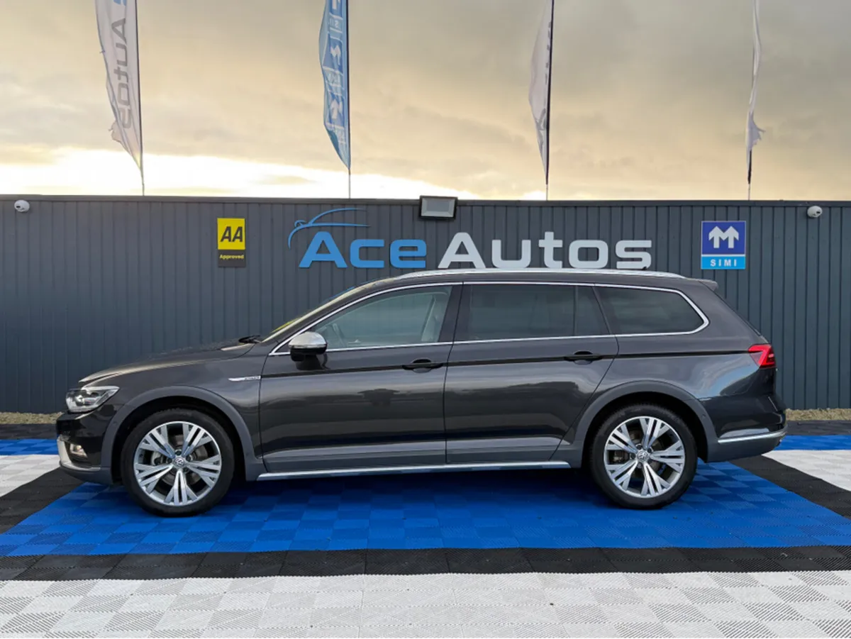 Volkswagen Passat ALLTRACK - 4WD - 2.0L DIESEL - A - Image 4