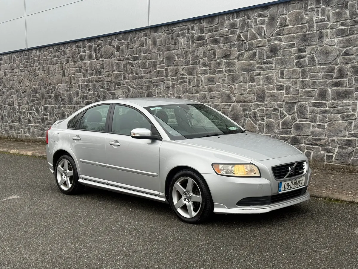 Volvo s40 R-Design NEW NCT €1950 - Image 1