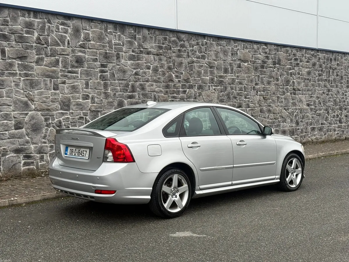Volvo s40 R-Design NEW NCT €1950 - Image 3
