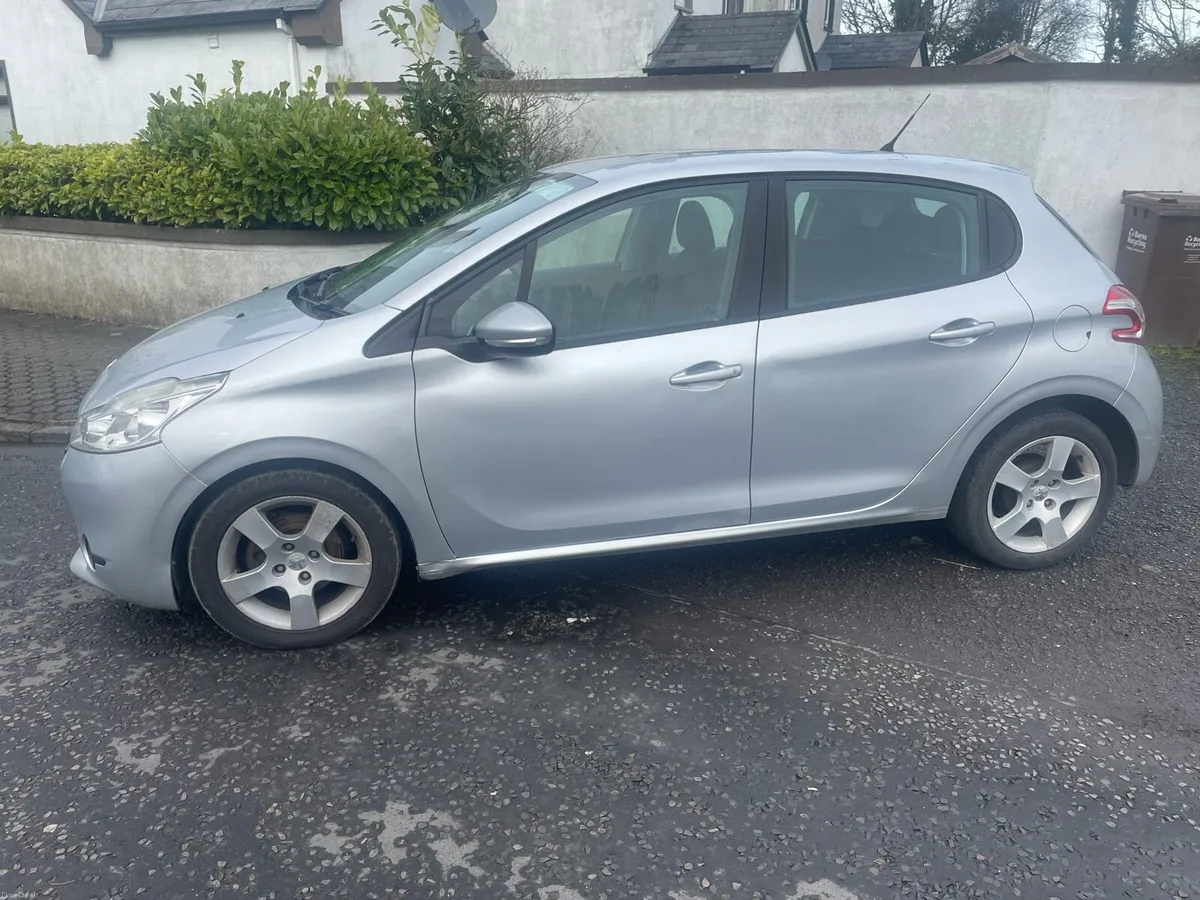142 Peugeot 208 1.2 Petrol NCT 07,26 - Image 4