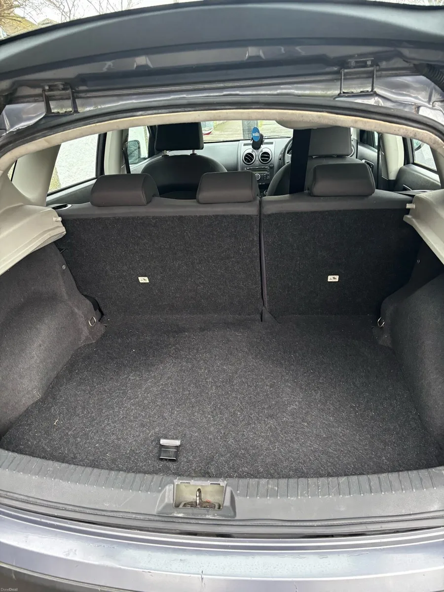 Nissan Qashqai 1.6 Petrol  LOW MILEAGE - Image 4