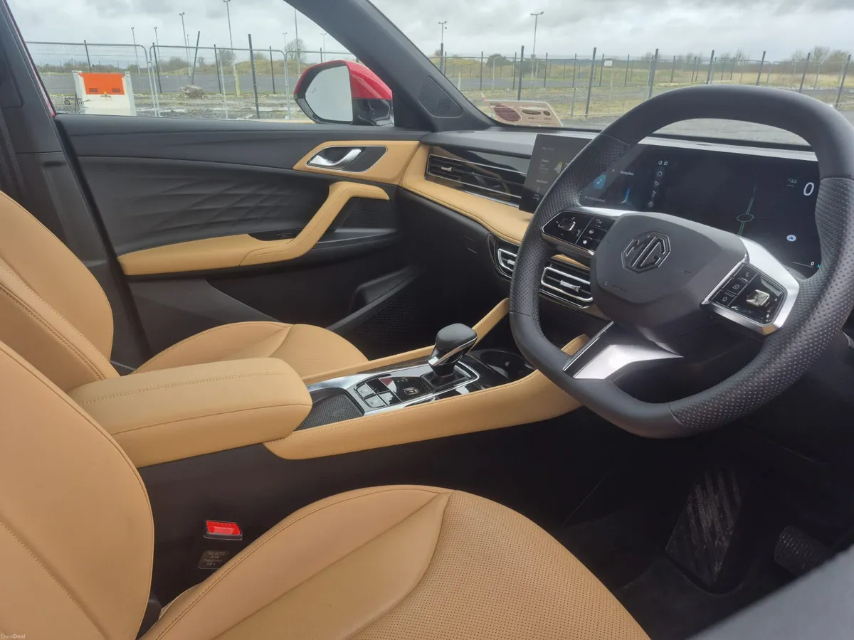 MG HS Phev 2026 OFFER €2500 Booster - Image 4