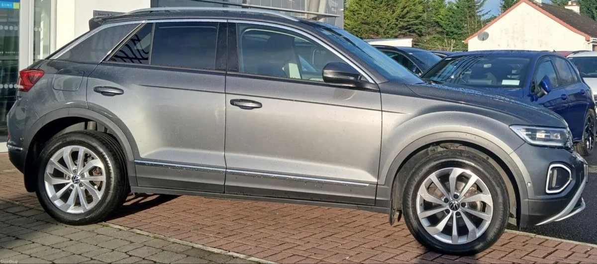 Volkswagen T-Roc Style 2.0 TDI 116HP **REAR VIEW C - Image 2