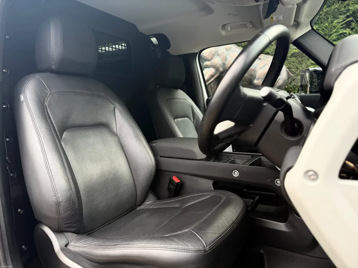 Land Rover Defender 90 3.0 Diesel 2 seats no vat - Image 5
