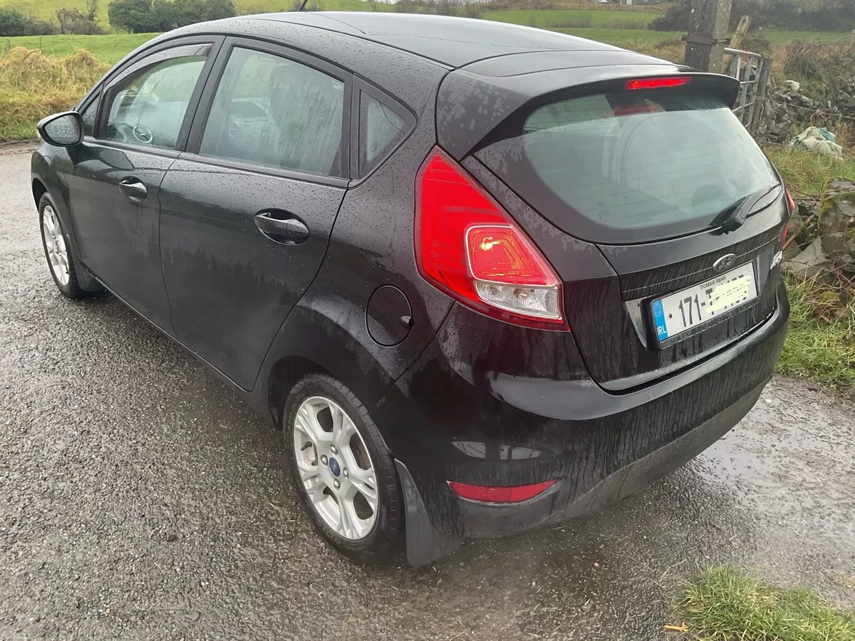 2017 ford fiesta 1.2 petrol - Image 5