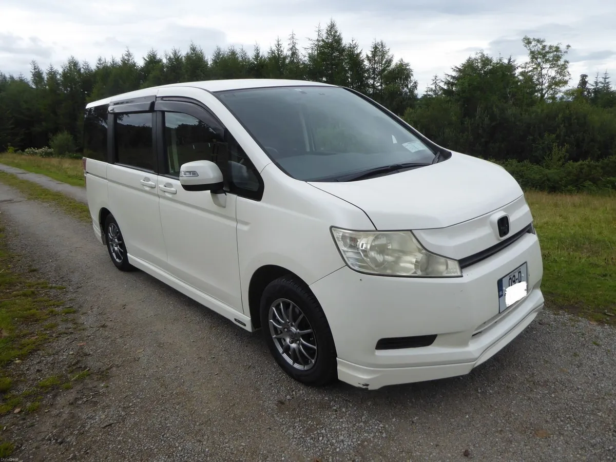 8-seater Honda Stepwagon 2009 - against offer - Image 1