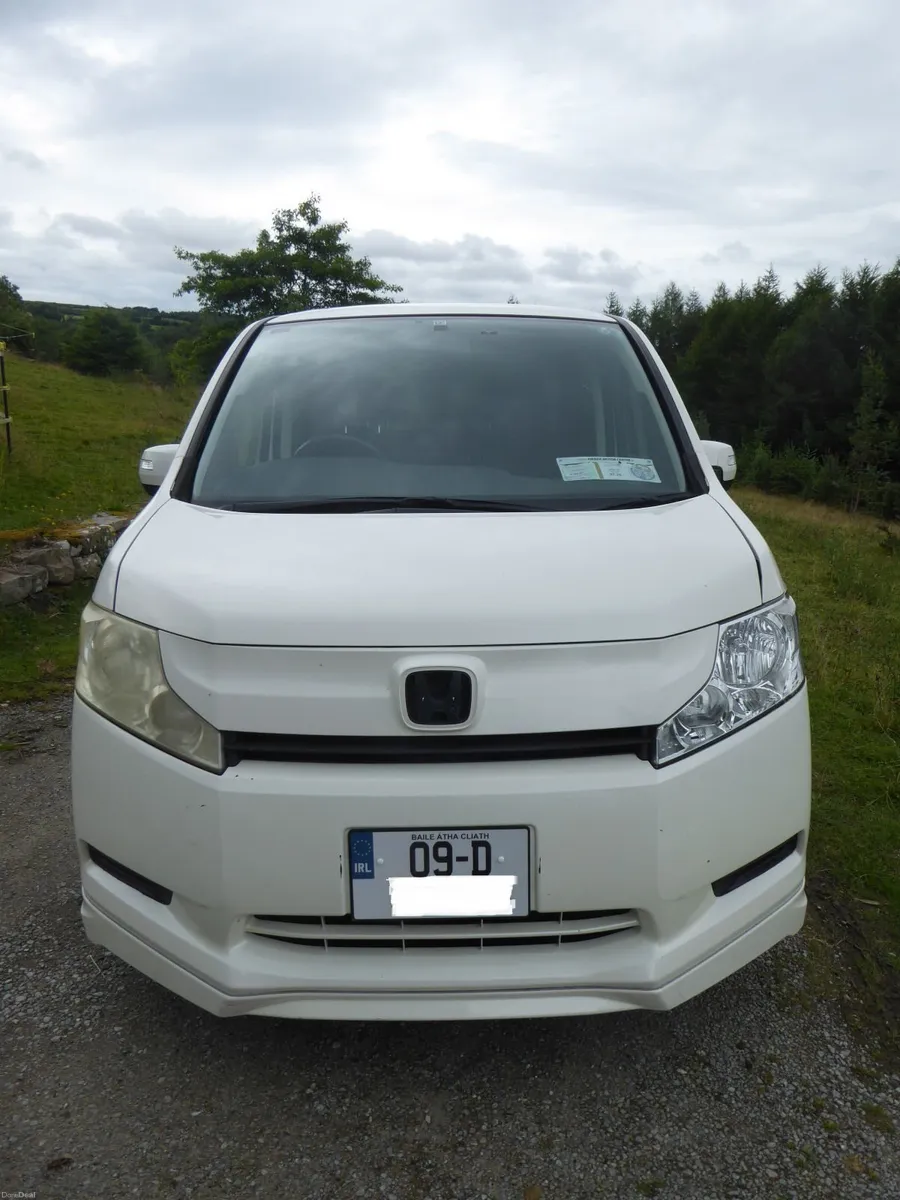 8-seater Honda Stepwagon 2009 - against offer - Image 2
