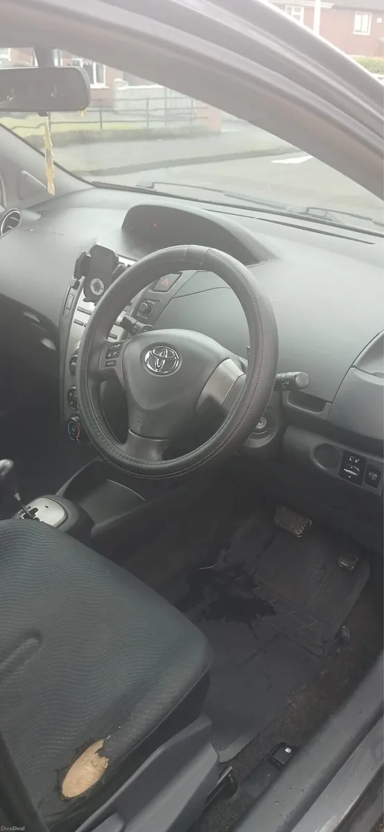 2010 Toyota Yaris - Automatic - Image 4