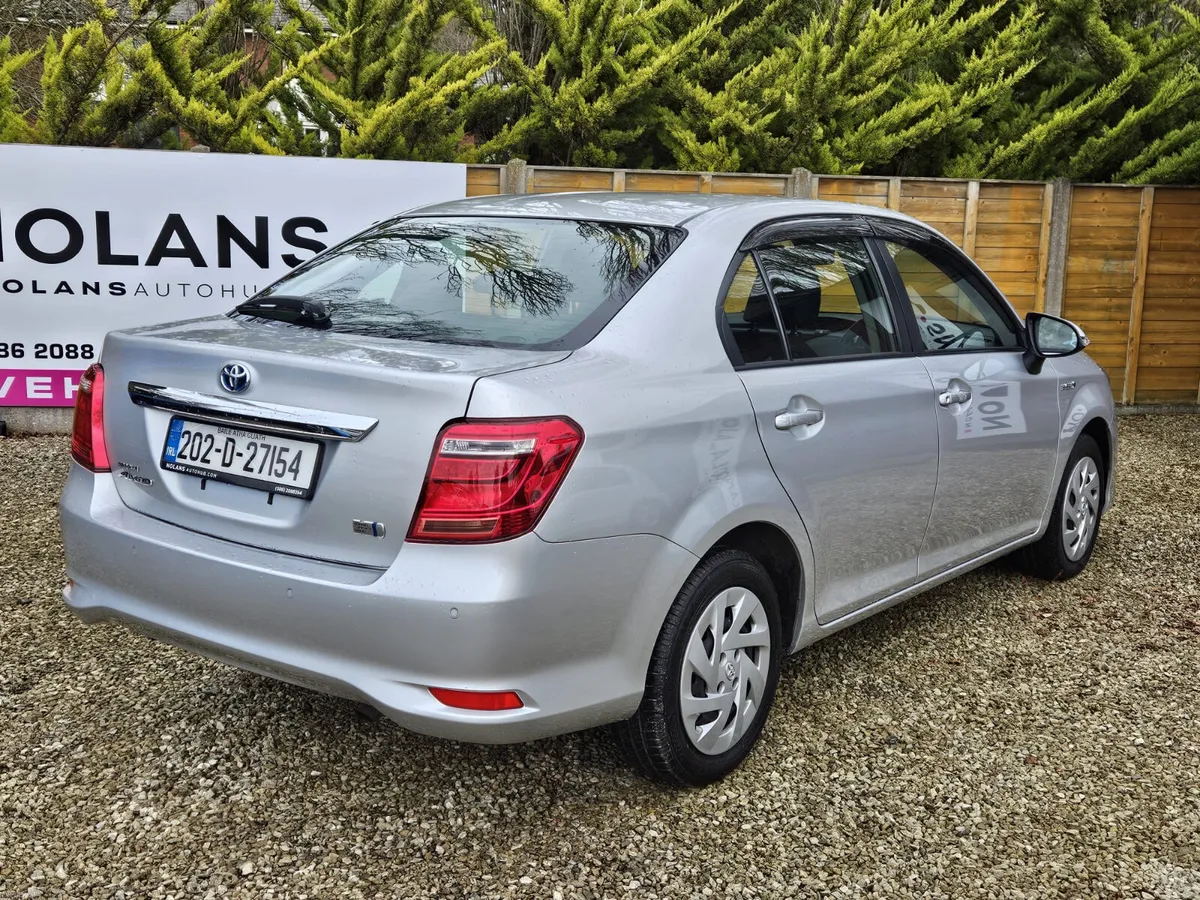 TOYOTA COROLLA AXIO HYBRID - Image 4