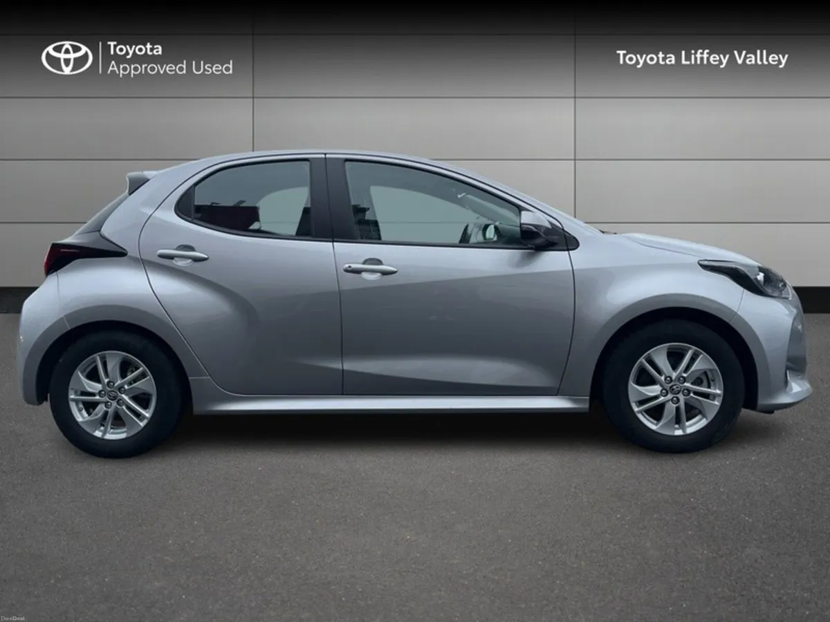 Toyota Yaris 1.5 HYBRID LUNA AUTO - Image 3