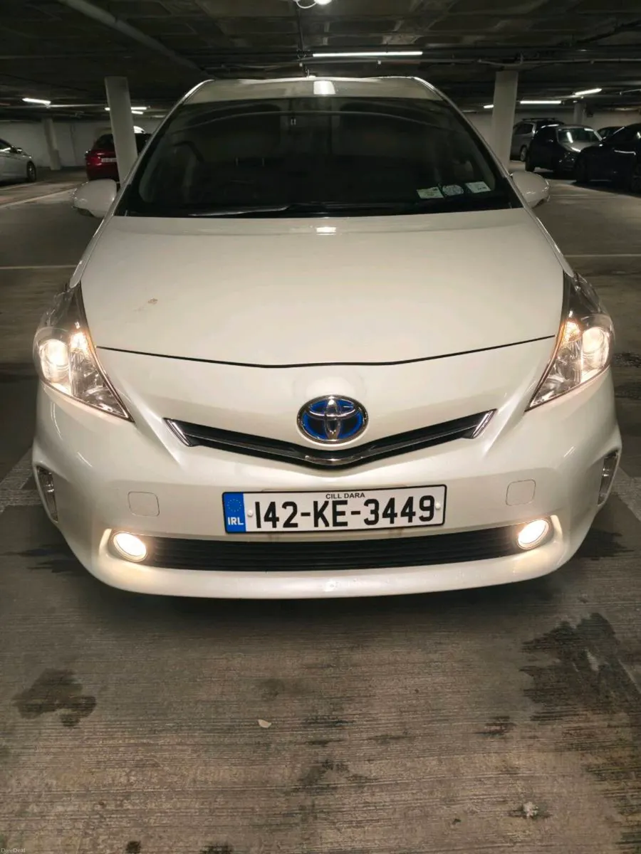 Prius Alpha 2014 7 seats - Image 2