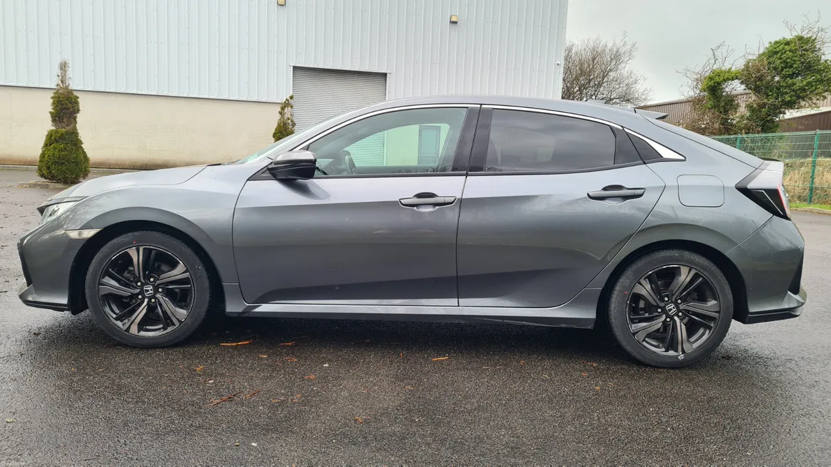 Honda Civic 2018,,LOW LOW MILES; - Image 4