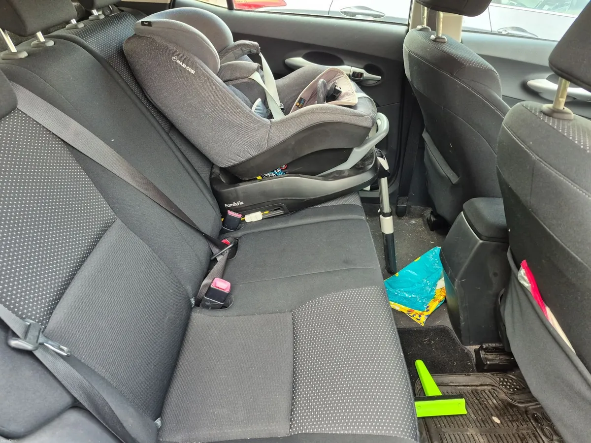 Toyota Auris 2012 - Image 3