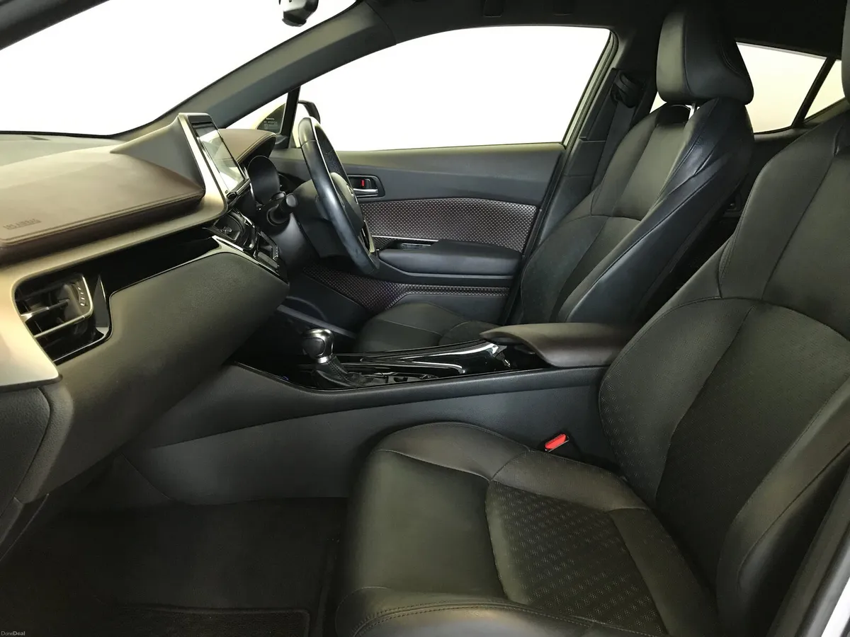 Toyota CHR Sport - Image 3