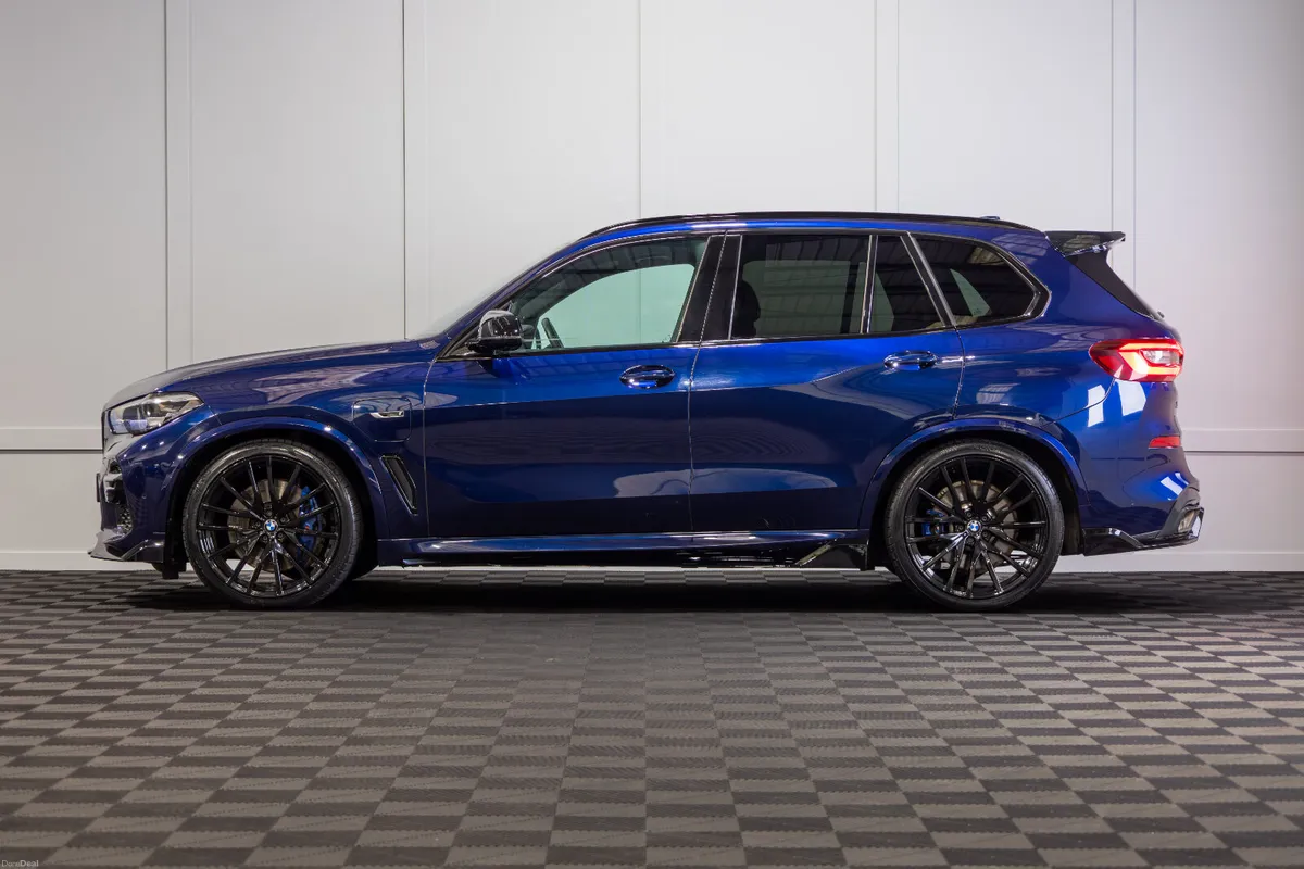 2023 BMW X5 X-Drive 45e M-Sport - Image 3