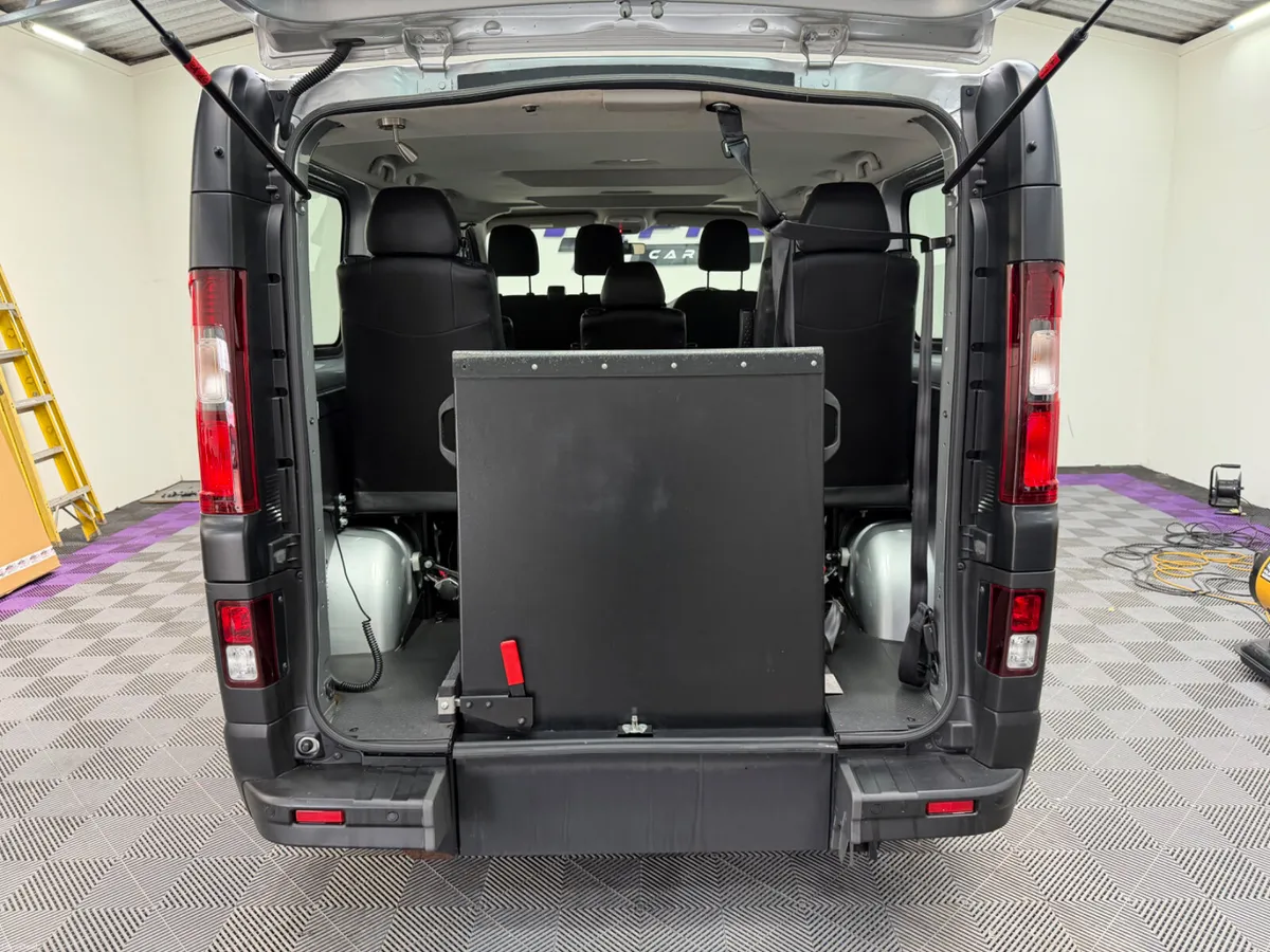 2021 RENAULT TRAFIC WHEEL CHAIR BUS. 8 SEATER - Image 3