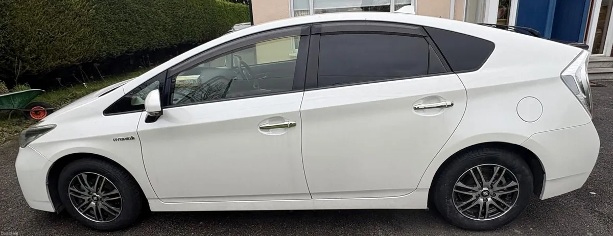 Toyota Prius 2015 - Image 3