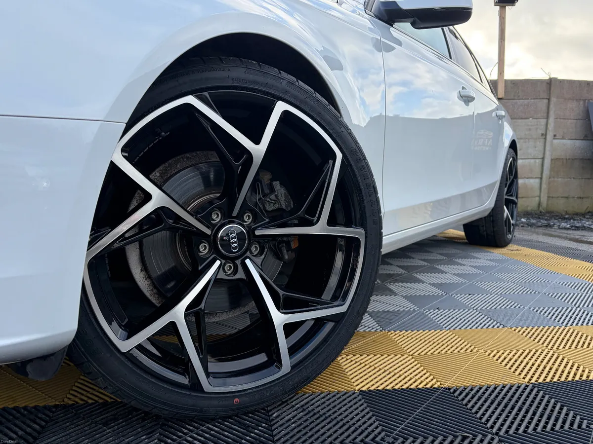 Audi A4 Avant Black Pack - Image 2