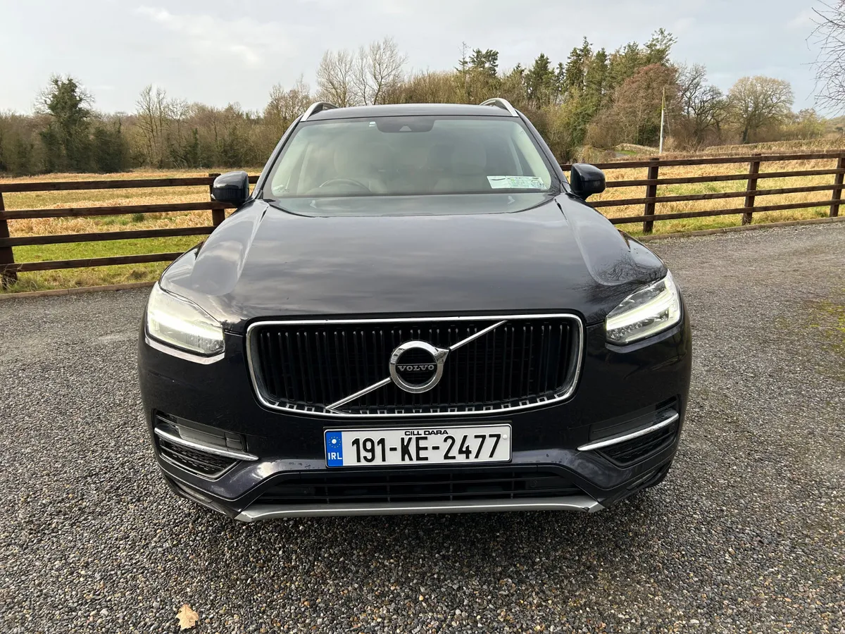 2019 Volvo XC90 AWD Momentum - Image 2