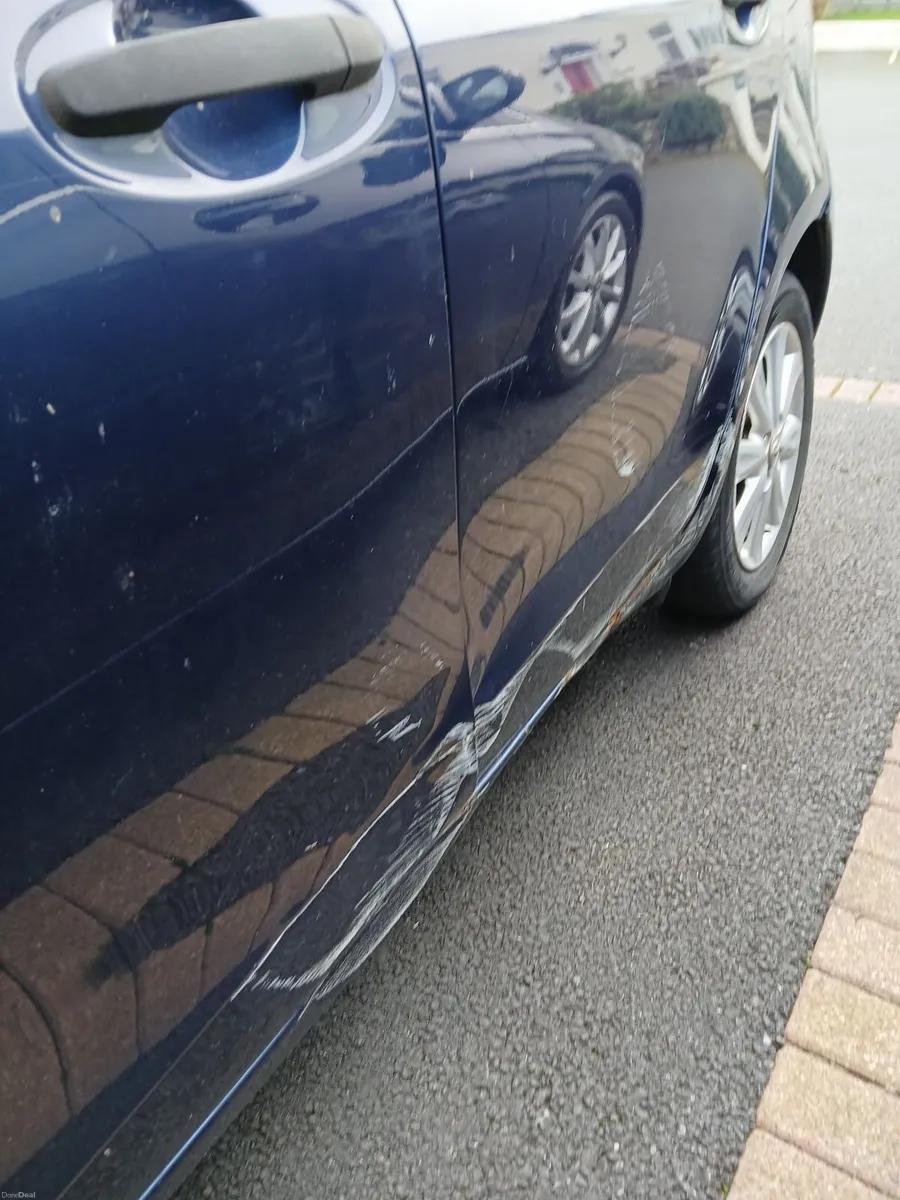 Toyota Yaris 2011 - Image 4