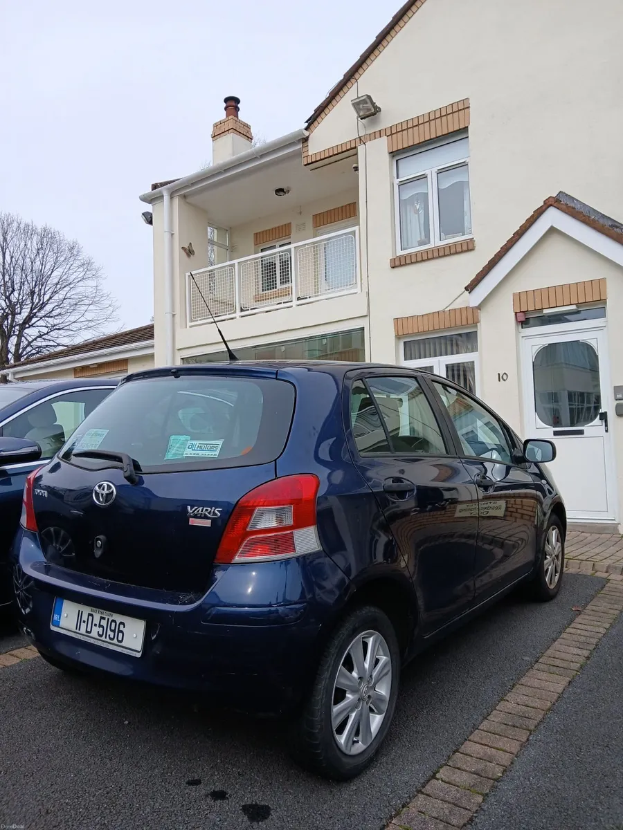 Toyota Yaris 2011 - Image 2