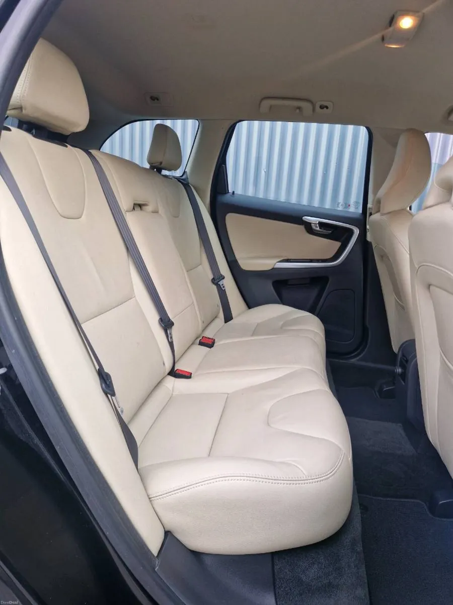 2016 VOLVO XC60 LOW MILEAGE - Image 4