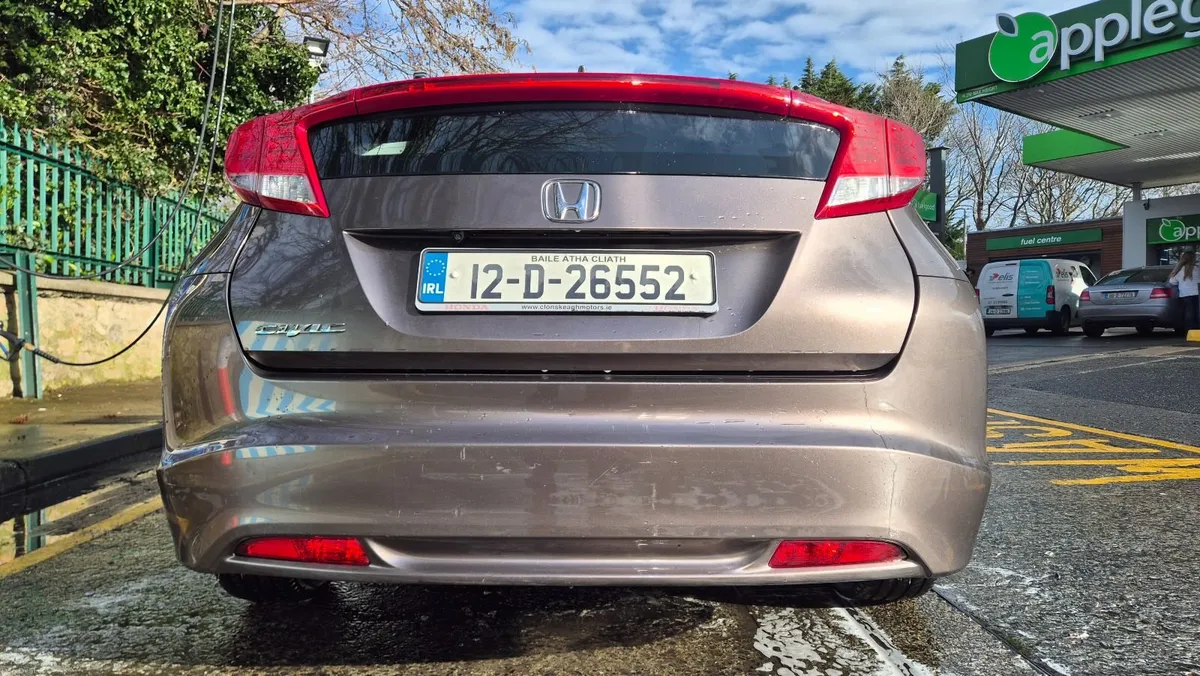 Honda Civic 2012 - Image 2
