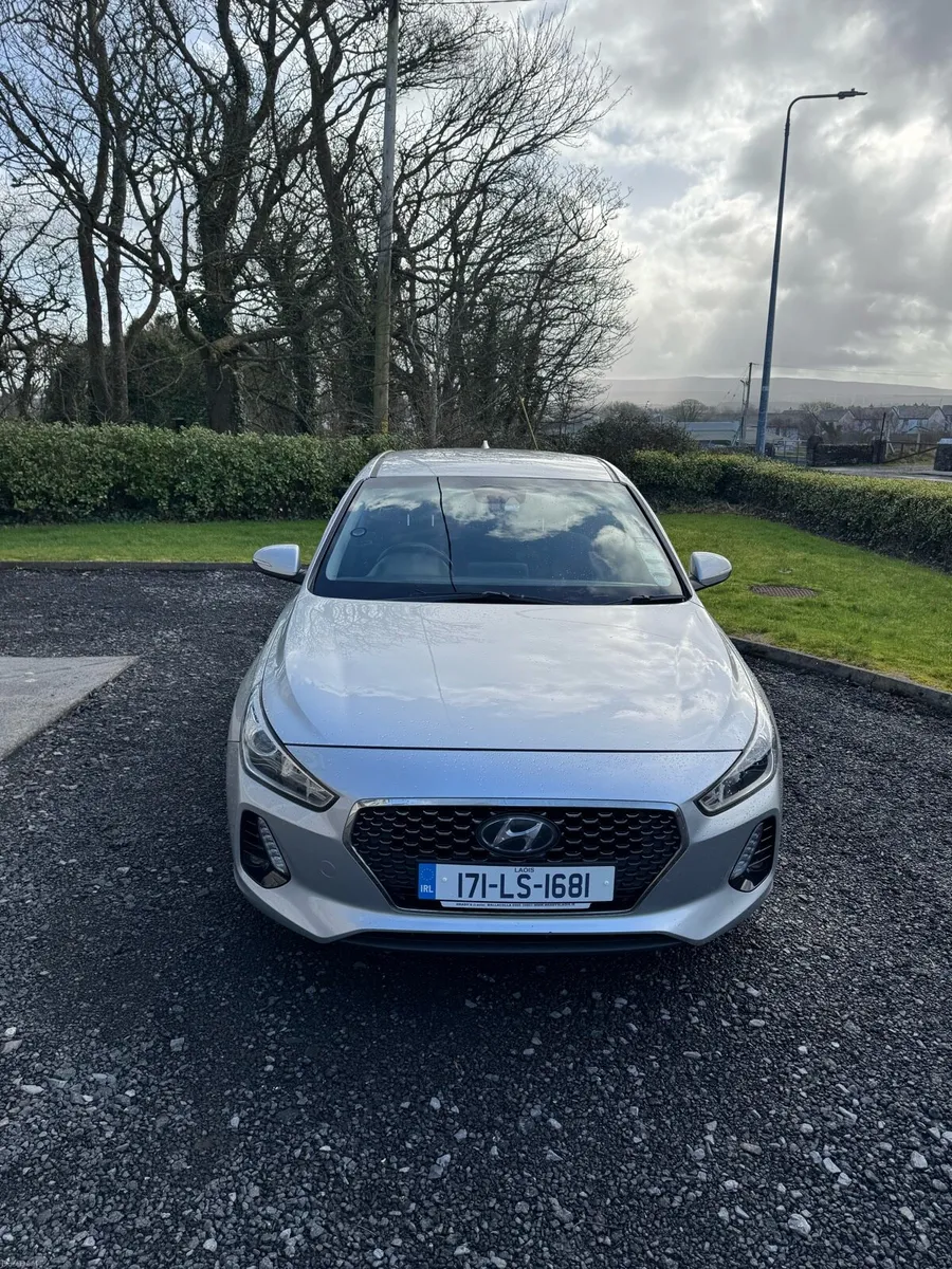 2017 Hyundai i30 SE NAV - Image 2