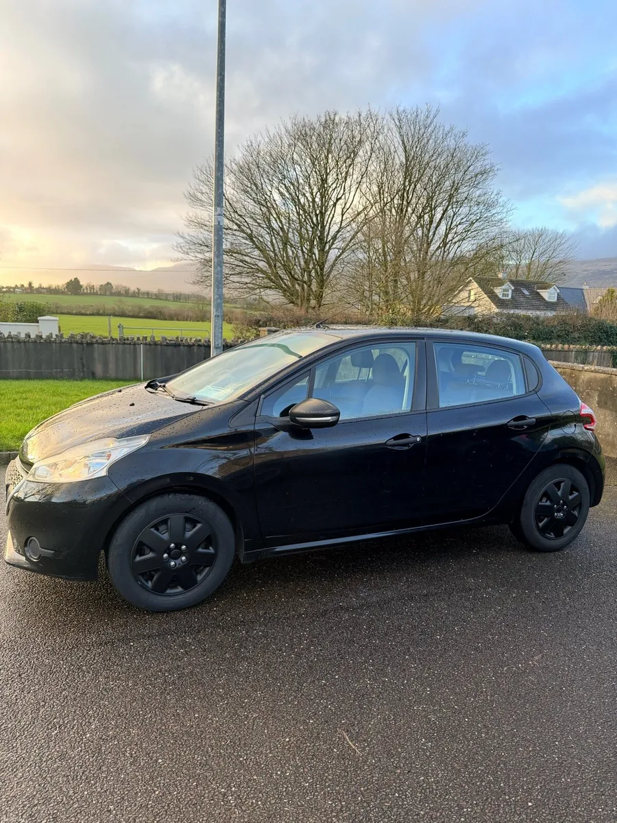 Peugeot 208 - Image 4