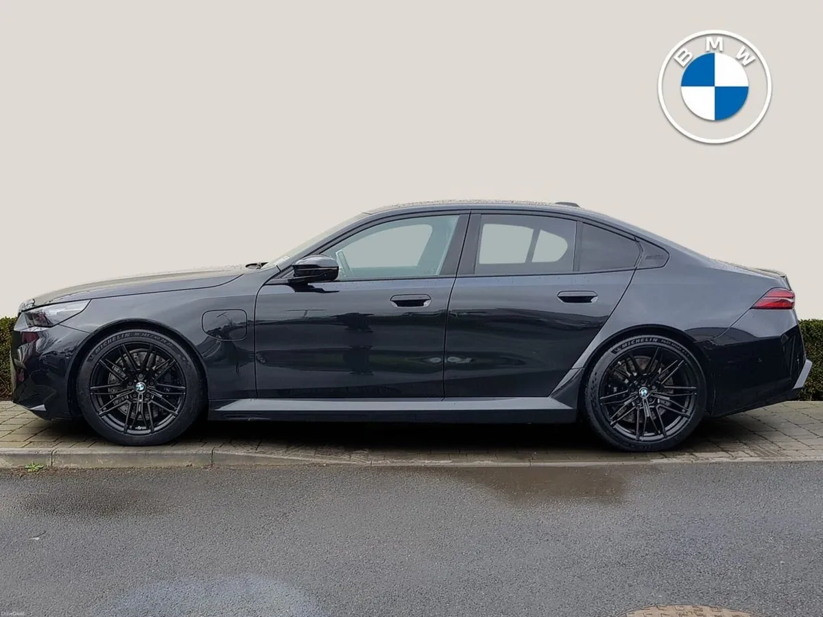 BMW M5 Saloon - Image 3