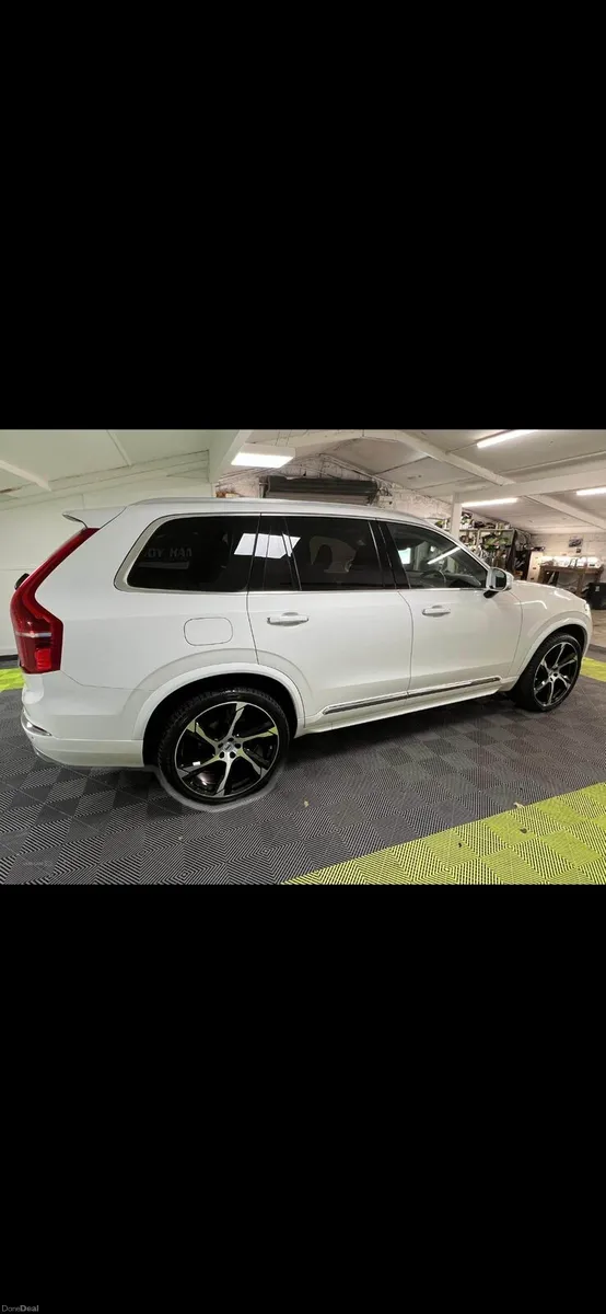2016 Volvo XC90 Inscription - Image 2