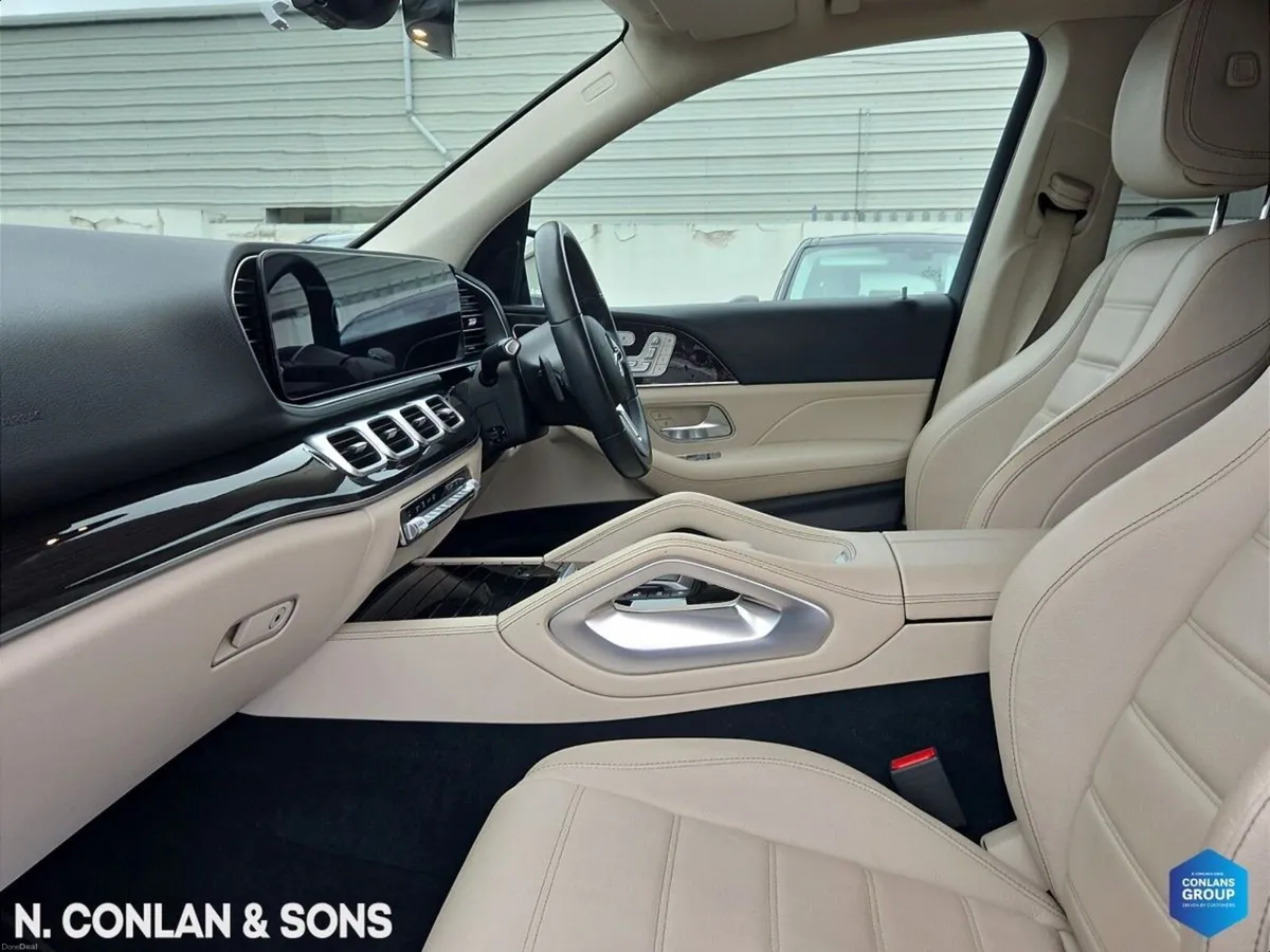 Mercedes-Benz GLE G300D 4MATIC AUTO 7 SEATER - Image 3