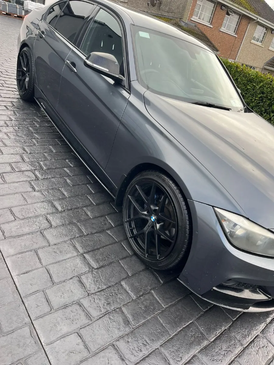 BMW 3-Series 2013 - Image 2