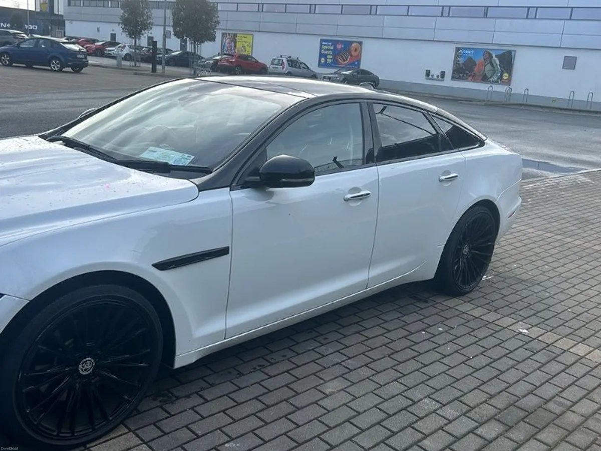 2016 Jaguar XJ 3.0 D Luxury 4 door auto - Image 3