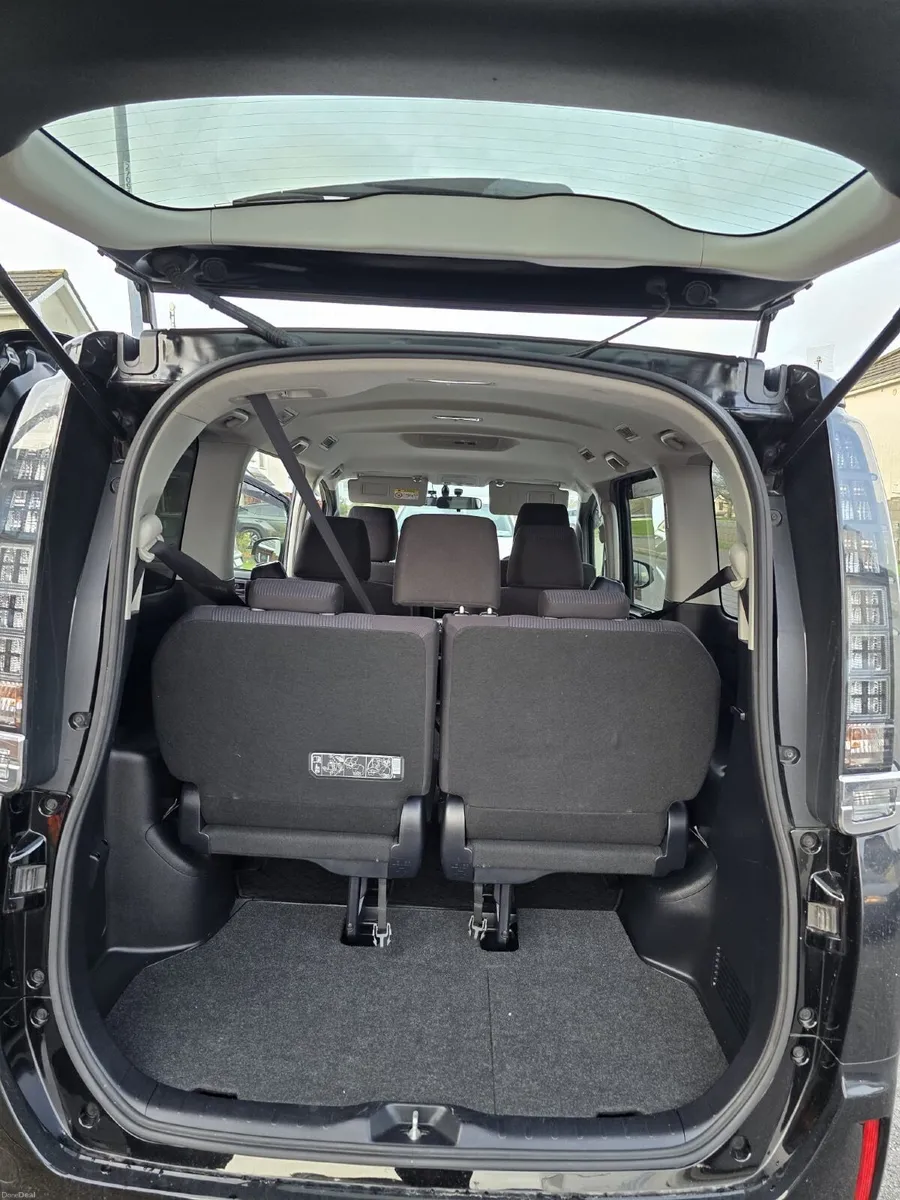 Toyota Voxy 2016 - Image 4