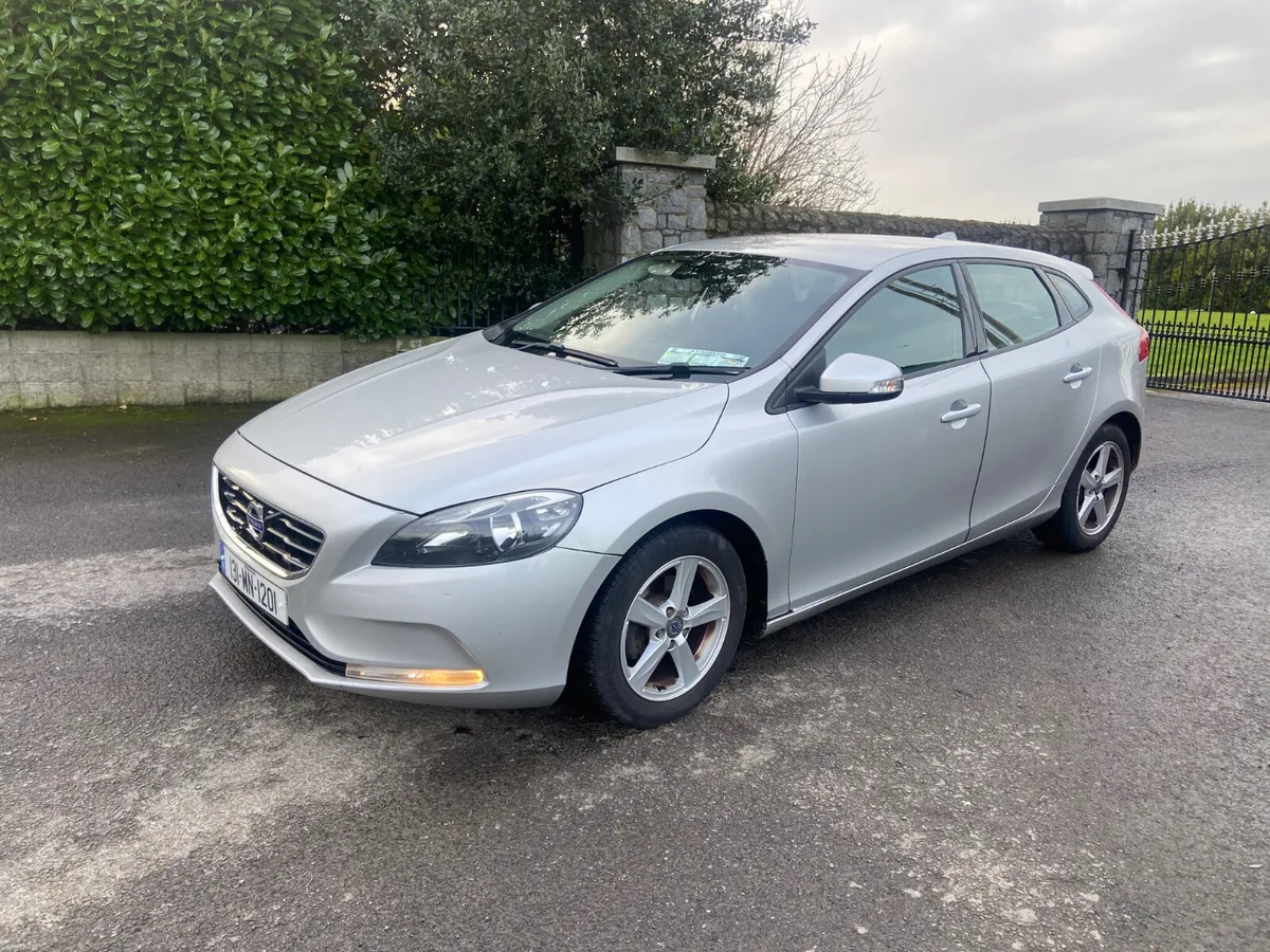 Volvo V40 2013 nct 10/26 - Image 1
