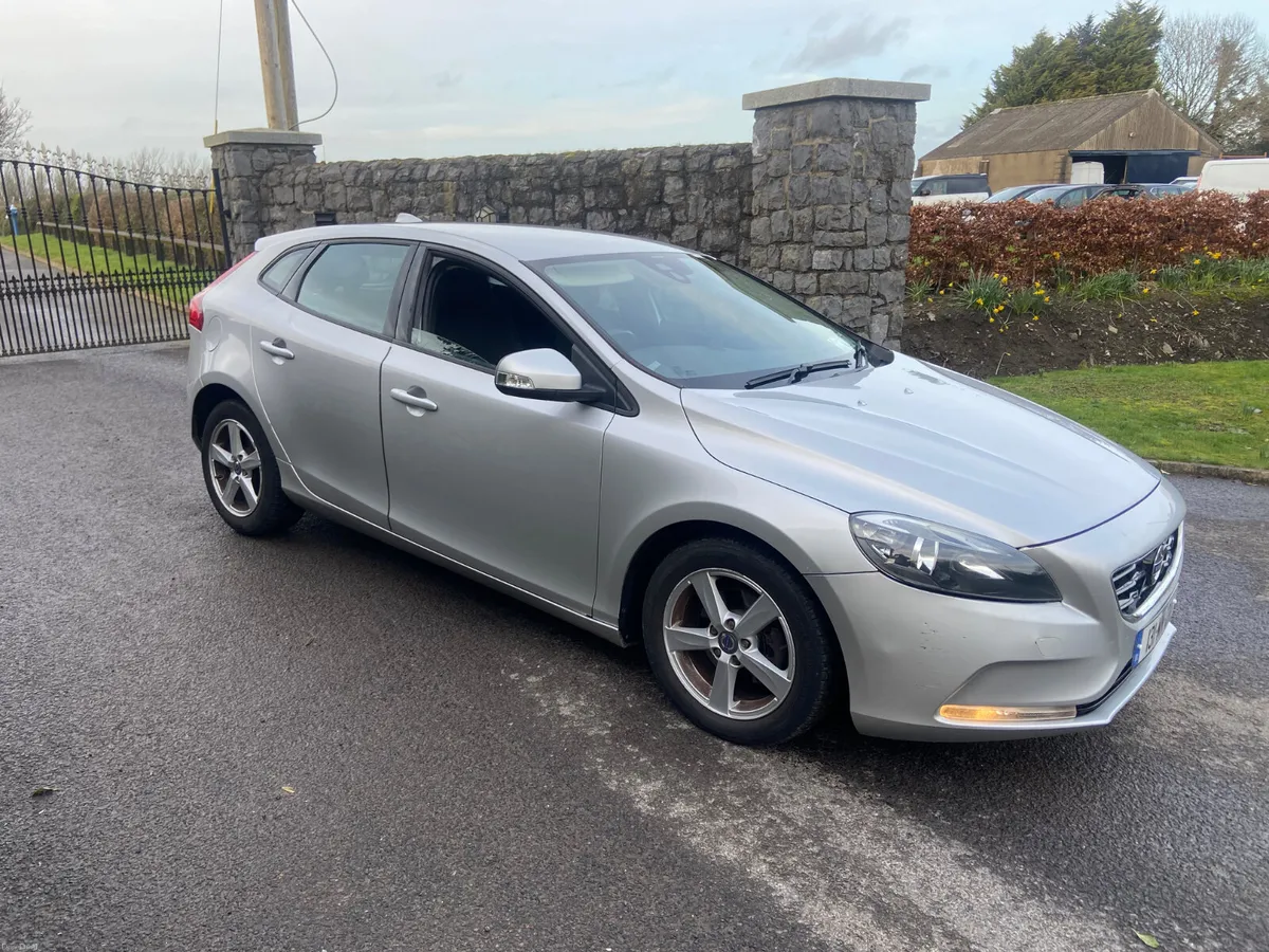 Volvo V40 2013 nct 10/26 - Image 2