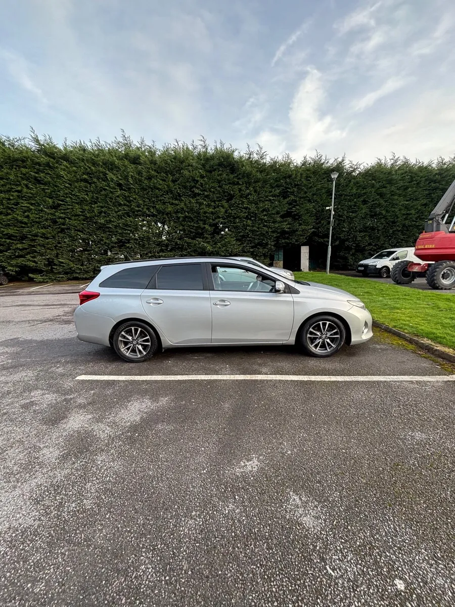 Toyota Auris 2014 - Image 3