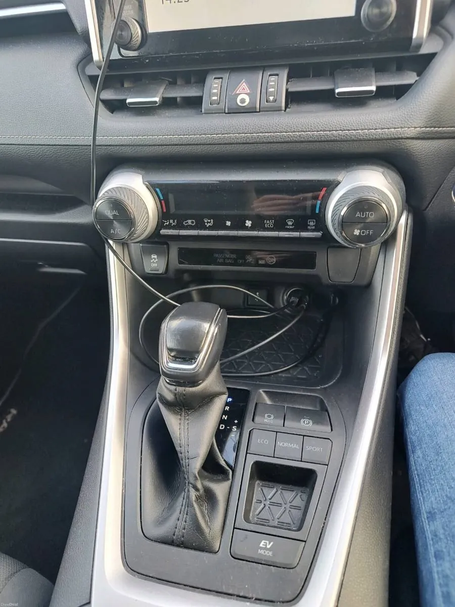 2021 Toyota Rav4 - Image 3