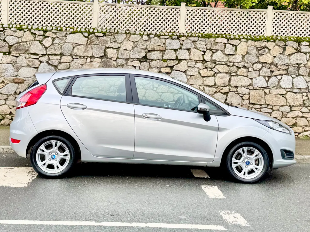 Ford Fiesta 2015!!!1.2L !!!ZETEC!! LOW MILES !!! - Image 3