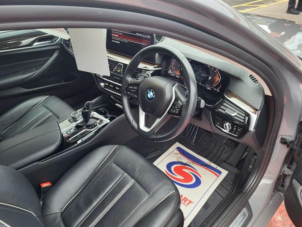BMW 5-Series 520d xDrive SE (MHT) - Image 4