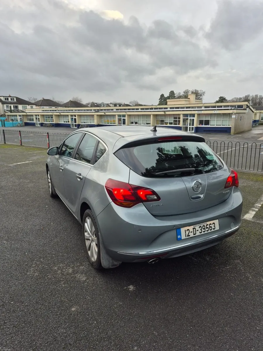Opel Astra 2012 - Image 4