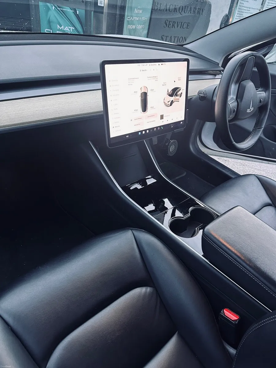 Tesla Model 3 AWD Long range 2020 /74k - Image 3
