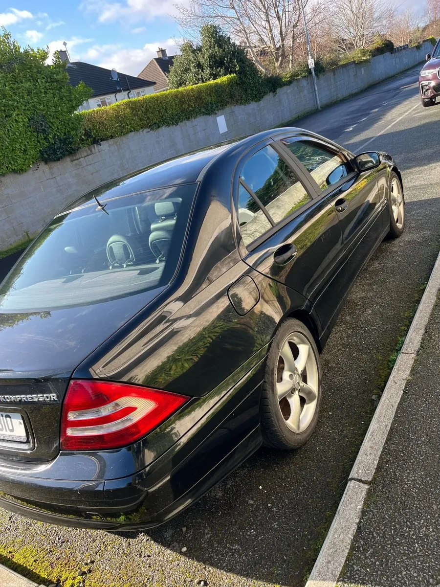 Mercedes-Benz C-Class 2006 - Image 2
