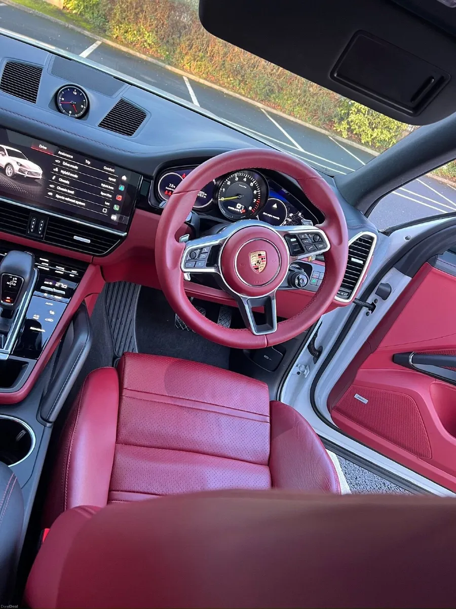 Porsche Cayenne Platinum Edition E-Hybrid 2023 - Image 1