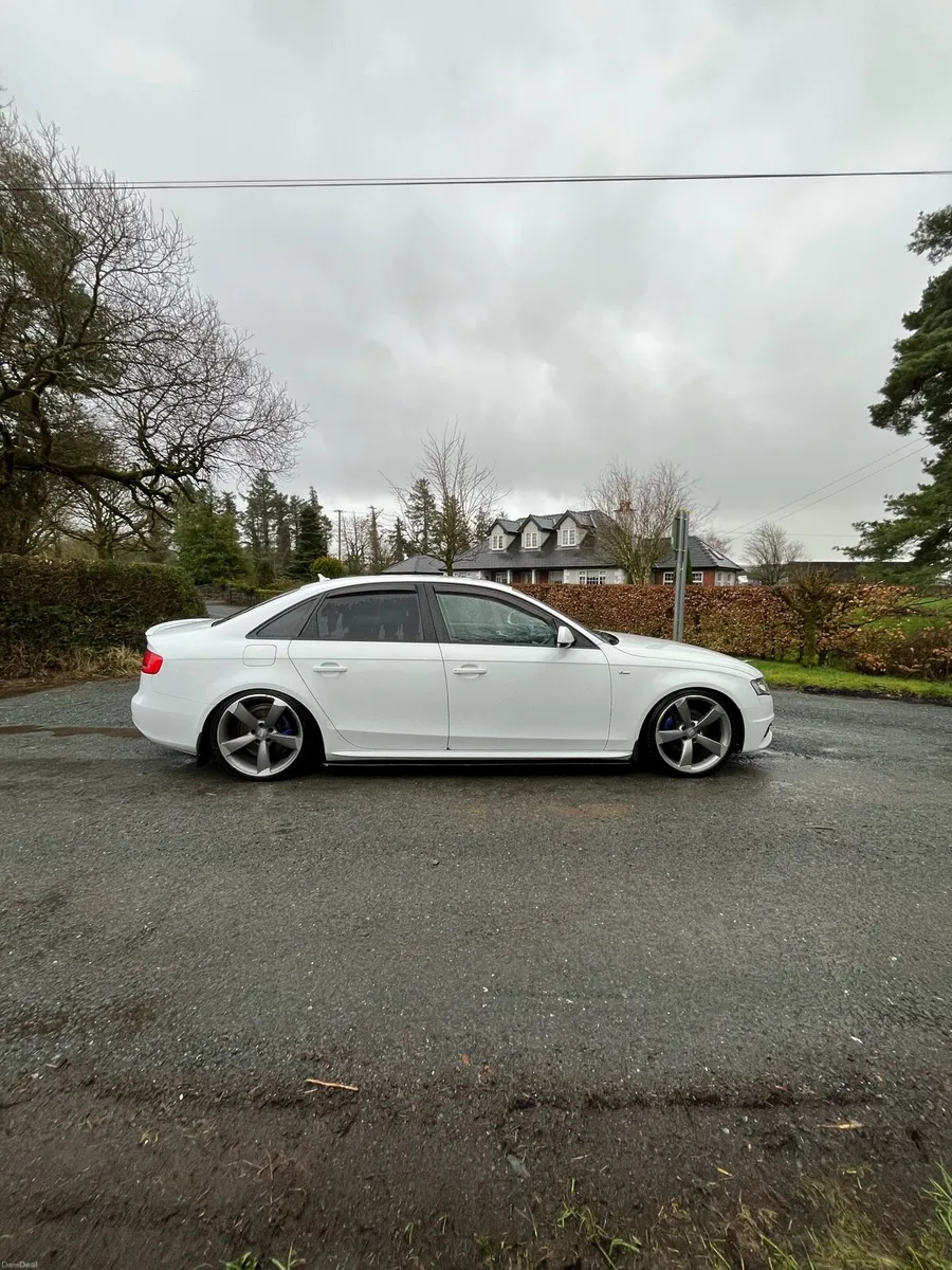 Audi A4 Black Edition - Image 3