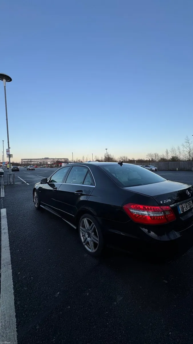 Mercedes-Benz E-Class 2009 - Image 6